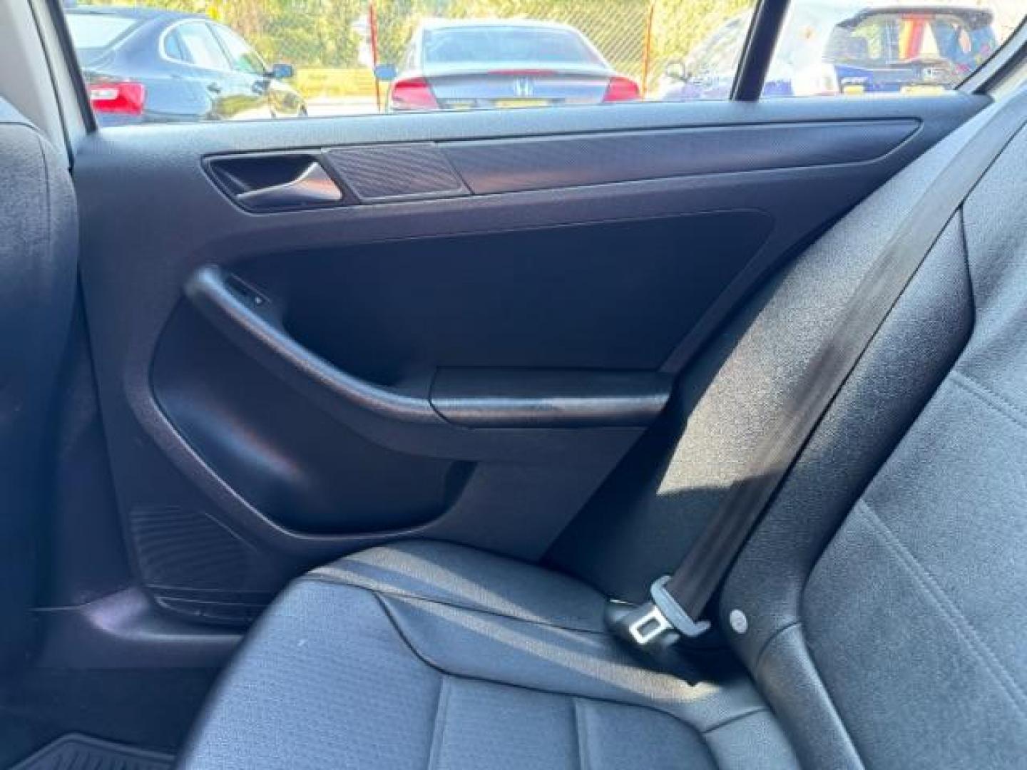 2012 WHITE Volkswagen Jetta SE (3VWDX7AJ9CM) with an 2.5L L5 DOHC 20V engine, 6-Speed Automatic transmission, located at 1806 Veterans Memorial Hwy SW, Austell, GA, 30168, (770) 944-9558, 33.817959, -84.606987 - Photo#13