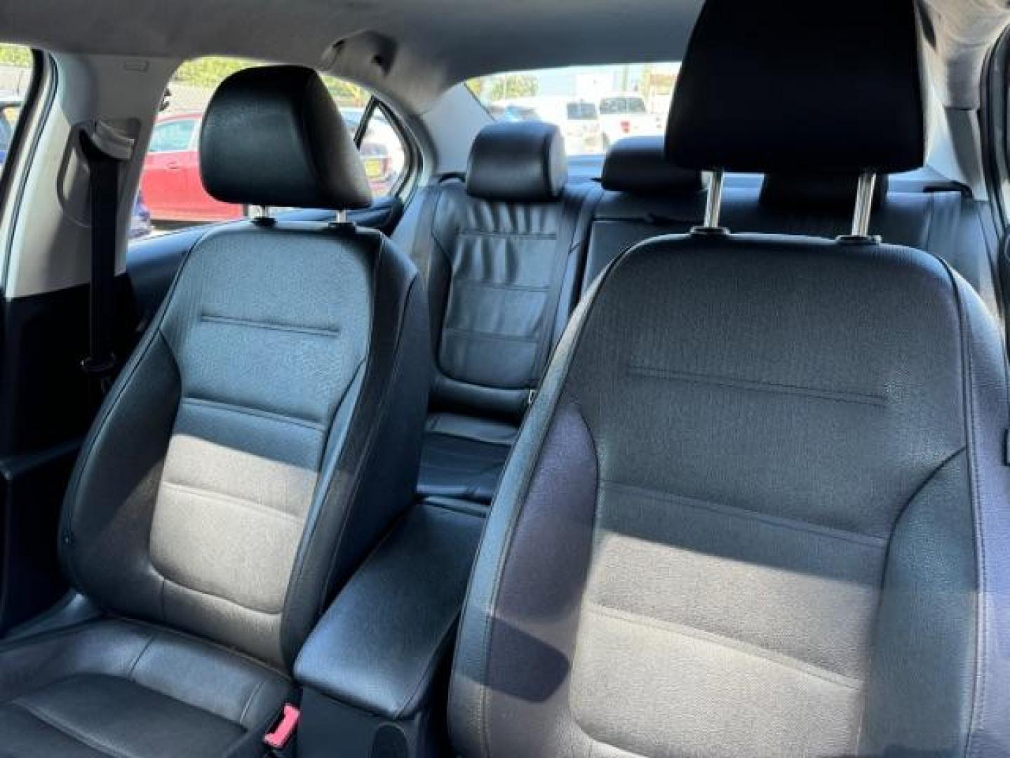 2012 WHITE Volkswagen Jetta SE (3VWDX7AJ9CM) with an 2.5L L5 DOHC 20V engine, 6-Speed Automatic transmission, located at 1806 Veterans Memorial Hwy SW, Austell, GA, 30168, (770) 944-9558, 33.817959, -84.606987 - Photo#8