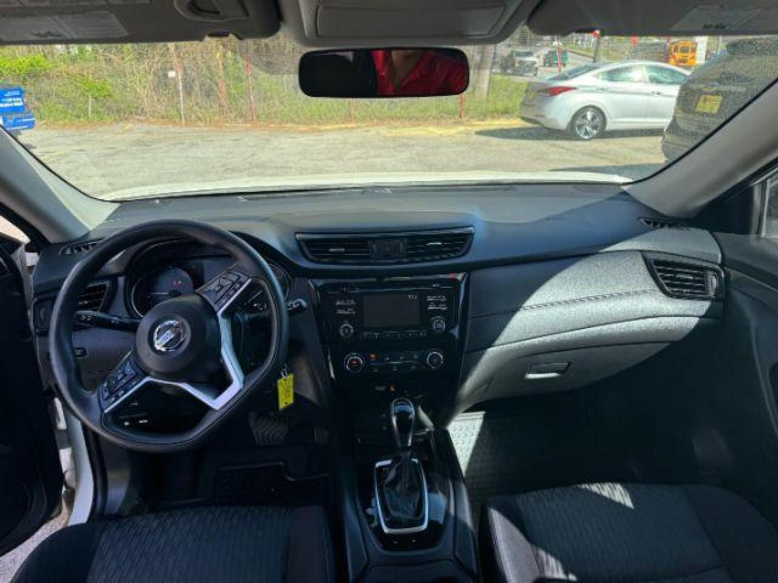 2011 Black /Black Cloth Interior Nissan Rogue SV FWD (JN8AS5MT0BW) with an 2.5L L4 DOHC 16V engine, Continuously Variabl transmission, located at 1806 Veterans Memorial Hwy SW, Austell, GA, 30168, (770) 944-9558, 33.817959, -84.606987 - Photo #11