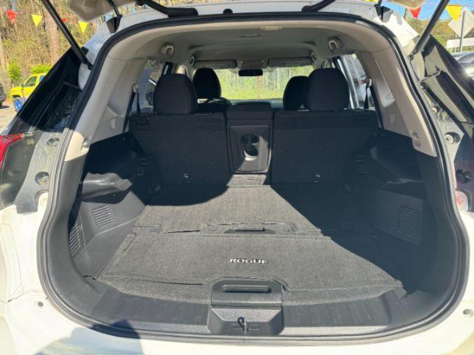 2011 Black /Black Cloth Interior Nissan Rogue SV FWD (JN8AS5MT0BW) with an 2.5L L4 DOHC 16V engine, Continuously Variabl transmission, located at 1806 Veterans Memorial Hwy SW, Austell, GA, 30168, (770) 944-9558, 33.817959, -84.606987 - Photo #17