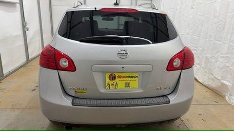 2010 Silver Nissan Rogue S AWD (JN8AS5MV4AW) with an 2.5L L4 DOHC 16V engine, Continuously Variabl transmission, located at 1806 Veterans Memorial Hwy SW, Austell, GA, 30168, (770) 944-9558, 33.817959, -84.606987 - Photo#4
