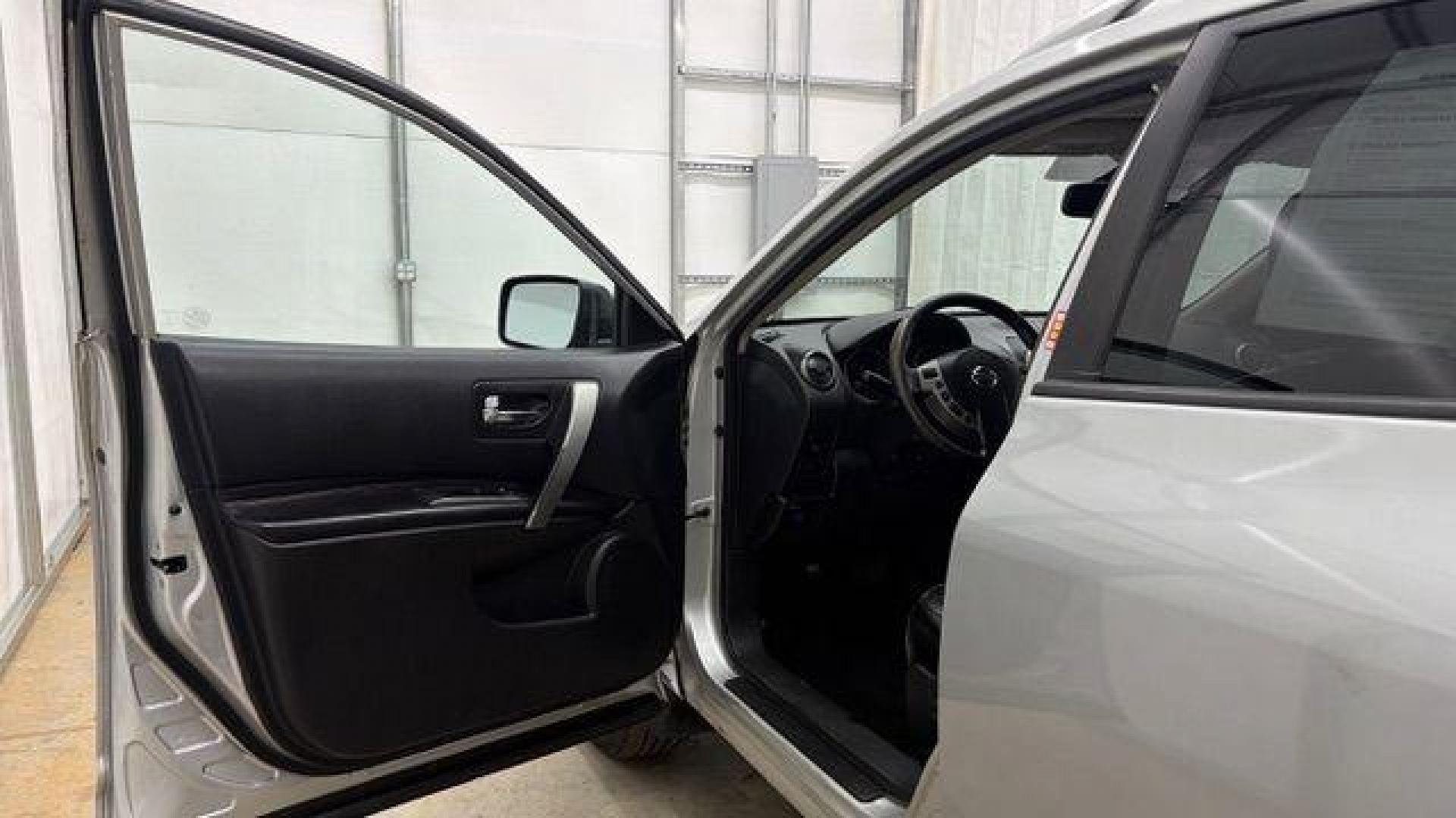 2010 Silver Nissan Rogue S AWD (JN8AS5MV4AW) with an 2.5L L4 DOHC 16V engine, Continuously Variabl transmission, located at 1806 Veterans Memorial Hwy SW, Austell, GA, 30168, (770) 944-9558, 33.817959, -84.606987 - Photo#10