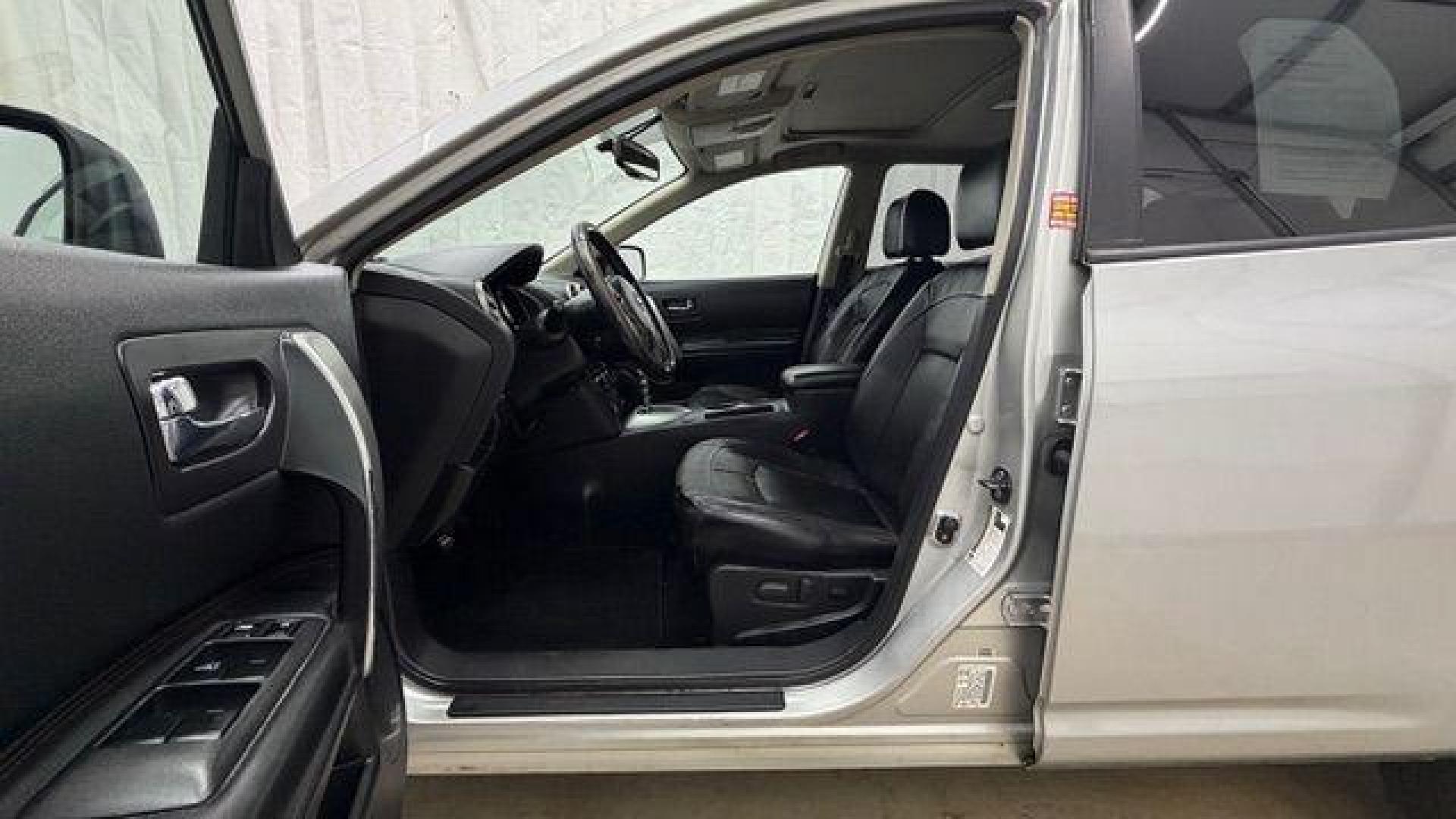 2010 Silver Nissan Rogue S AWD (JN8AS5MV4AW) with an 2.5L L4 DOHC 16V engine, Continuously Variabl transmission, located at 1806 Veterans Memorial Hwy SW, Austell, GA, 30168, (770) 944-9558, 33.817959, -84.606987 - Photo#12