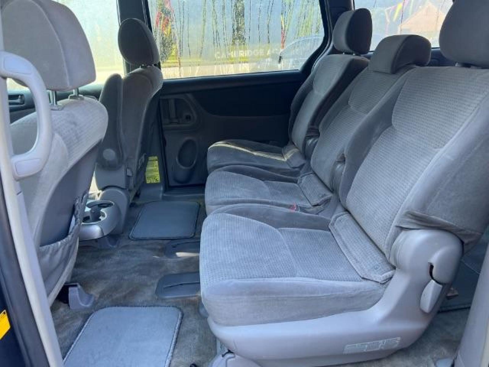 2006 Gray Toyota Sienna LE 7-Passenger (5TDZA23C76S) with an 3.3L V6 DOHC 24V engine, 5-Speed Automatic transmission, located at 1806 Veterans Memorial Hwy SW, Austell, GA, 30168, (770) 944-9558, 33.817959, -84.606987 - Photo #9