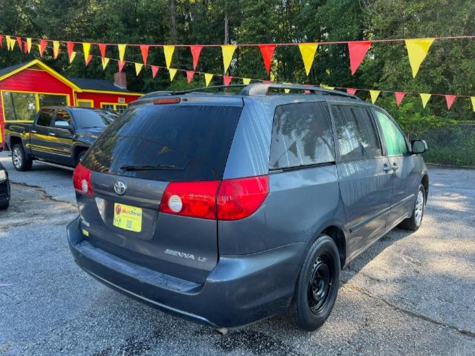 2006 Gray Toyota Sienna LE 7-Passenger (5TDZA23C76S) with an 3.3L V6 DOHC 24V engine, 5-Speed Automatic transmission, located at 1806 Veterans Memorial Hwy SW, Austell, GA, 30168, (770) 944-9558, 33.817959, -84.606987 - Photo #3