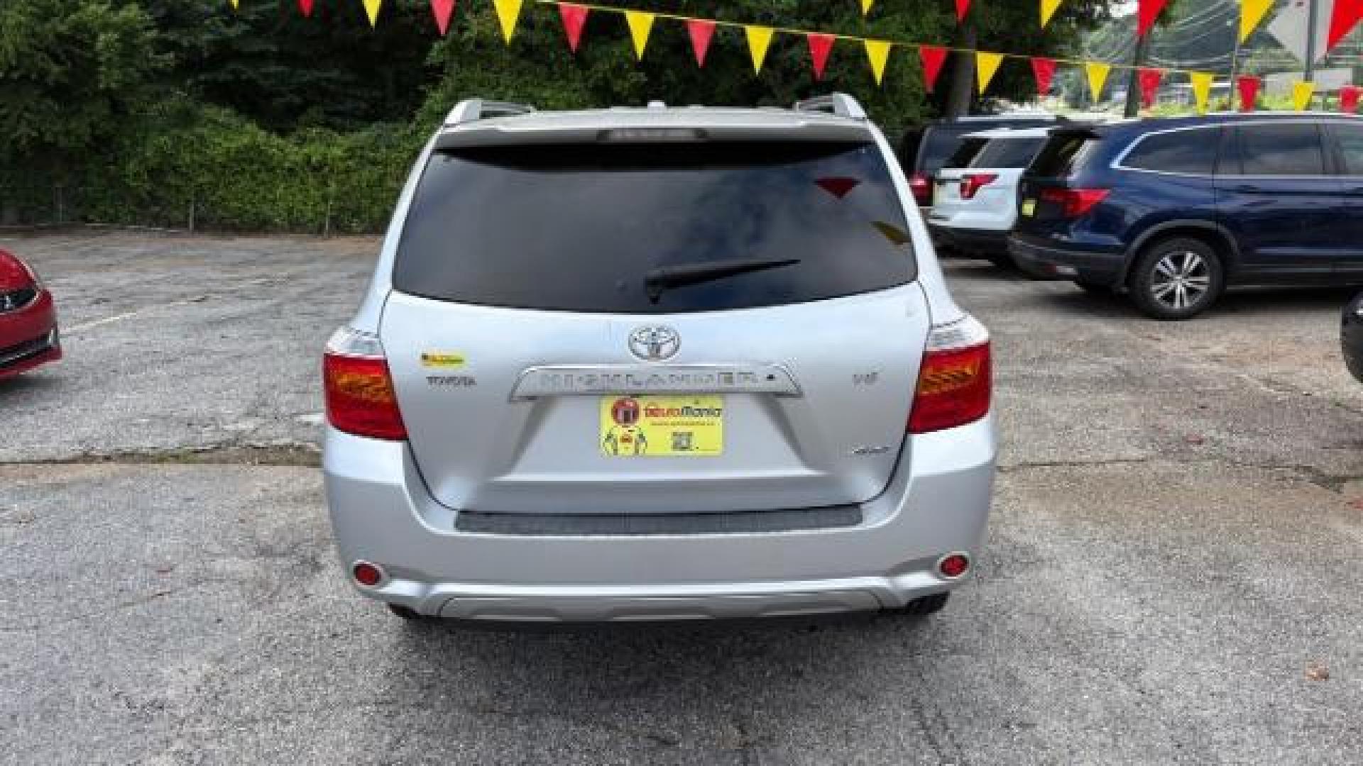 2009 Silver Toyota Highlander Limited 4WD (JTEES42AX92) with an 3.5L V6 DOHC 24V engine, 5-Speed Automatic transmission, located at 1806 Veterans Memorial Hwy SW, Austell, GA, 30168, (770) 944-9558, 33.817959, -84.606987 - Photo#5