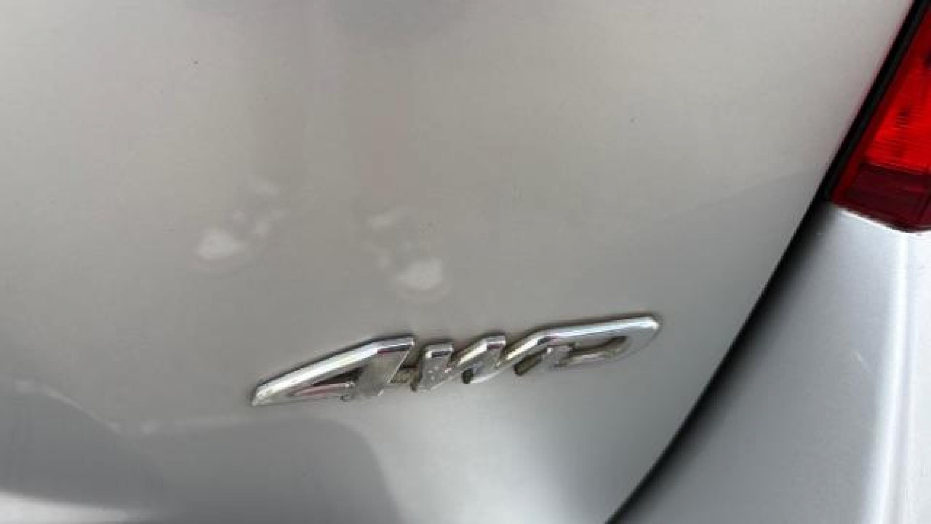 2009 Silver Toyota Highlander Limited 4WD (JTEES42AX92) with an 3.5L V6 DOHC 24V engine, 5-Speed Automatic transmission, located at 1806 Veterans Memorial Hwy SW, Austell, GA, 30168, (770) 944-9558, 33.817959, -84.606987 - Photo#14