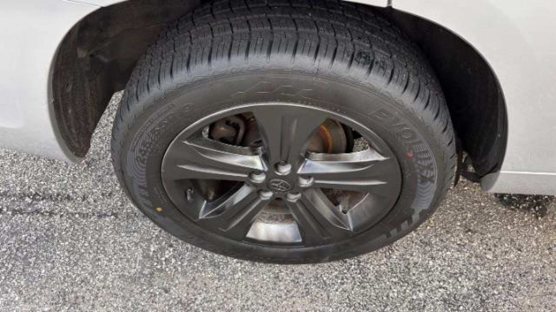 2009 Silver Toyota Highlander Limited 4WD (JTEES42AX92) with an 3.5L V6 DOHC 24V engine, 5-Speed Automatic transmission, located at 1806 Veterans Memorial Hwy SW, Austell, GA, 30168, (770) 944-9558, 33.817959, -84.606987 - Photo#19