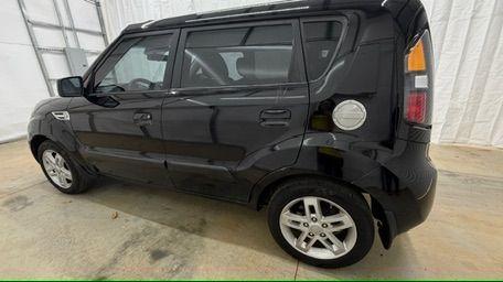 2010 Black Kia Soul + (KNDJT2A27A7) with an 2.0L L4 DOHC 16V engine, 4-Speed Automatic transmission, located at 1806 Veterans Memorial Hwy SW, Austell, GA, 30168, (770) 944-9558, 33.817959, -84.606987 - Photo#2