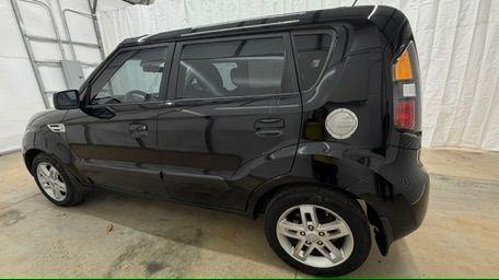 2010 Black Kia Soul + (KNDJT2A27A7) with an 2.0L L4 DOHC 16V engine, 4-Speed Automatic transmission, located at 1806 Veterans Memorial Hwy SW, Austell, GA, 30168, (770) 944-9558, 33.817959, -84.606987 - Photo#3