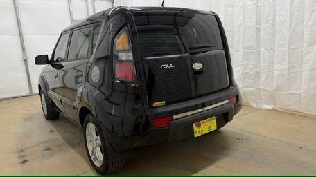 2010 Black Kia Soul + (KNDJT2A27A7) with an 2.0L L4 DOHC 16V engine, 4-Speed Automatic transmission, located at 1806 Veterans Memorial Hwy SW, Austell, GA, 30168, (770) 944-9558, 33.817959, -84.606987 - Photo#4