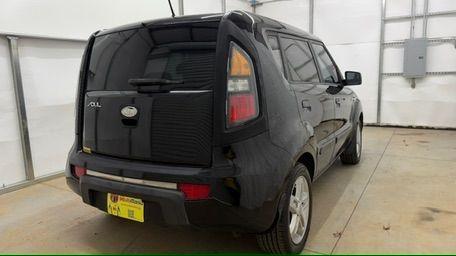 2010 Black Kia Soul + (KNDJT2A27A7) with an 2.0L L4 DOHC 16V engine, 4-Speed Automatic transmission, located at 1806 Veterans Memorial Hwy SW, Austell, GA, 30168, (770) 944-9558, 33.817959, -84.606987 - Photo#6