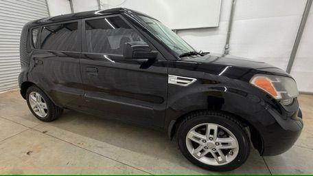 2010 Black Kia Soul + (KNDJT2A27A7) with an 2.0L L4 DOHC 16V engine, 4-Speed Automatic transmission, located at 1806 Veterans Memorial Hwy SW, Austell, GA, 30168, (770) 944-9558, 33.817959, -84.606987 - Photo#8