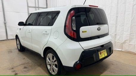 2016 White Kia Soul + (KNDJP3A58G7) with an 2.0L L4 DOHC 16V engine, 6-Speed Automatic transmission, located at 1806 Veterans Memorial Hwy SW, Austell, GA, 30168, (770) 944-9558, 33.817959, -84.606987 - Photo#3