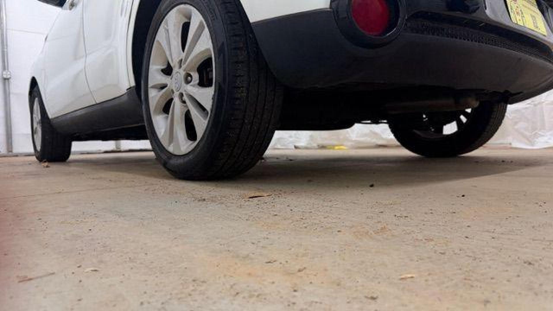 2016 White Kia Soul + (KNDJP3A58G7) with an 2.0L L4 DOHC 16V engine, 6-Speed Automatic transmission, located at 1806 Veterans Memorial Hwy SW, Austell, GA, 30168, (770) 944-9558, 33.817959, -84.606987 - Photo#21