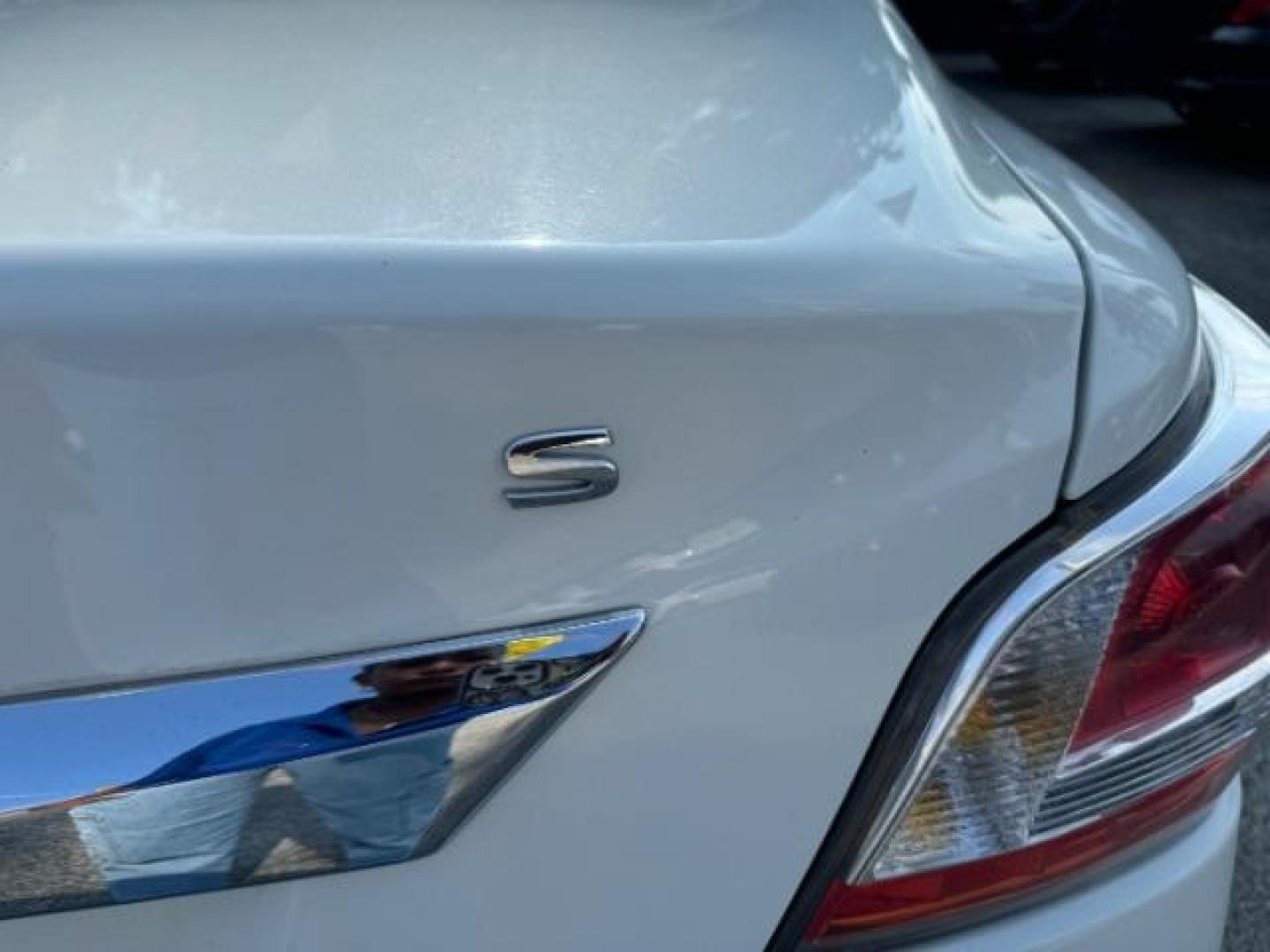 2013 WHITE Nissan Altima 2.5 (1N4AL3AP6DC) with an 2.5L L4 DOHC 16V engine, 6-Speed Manual transmission, located at 1806 Veterans Memorial Hwy SW, Austell, GA, 30168, (770) 944-9558, 33.817959, -84.606987 - Photo#15