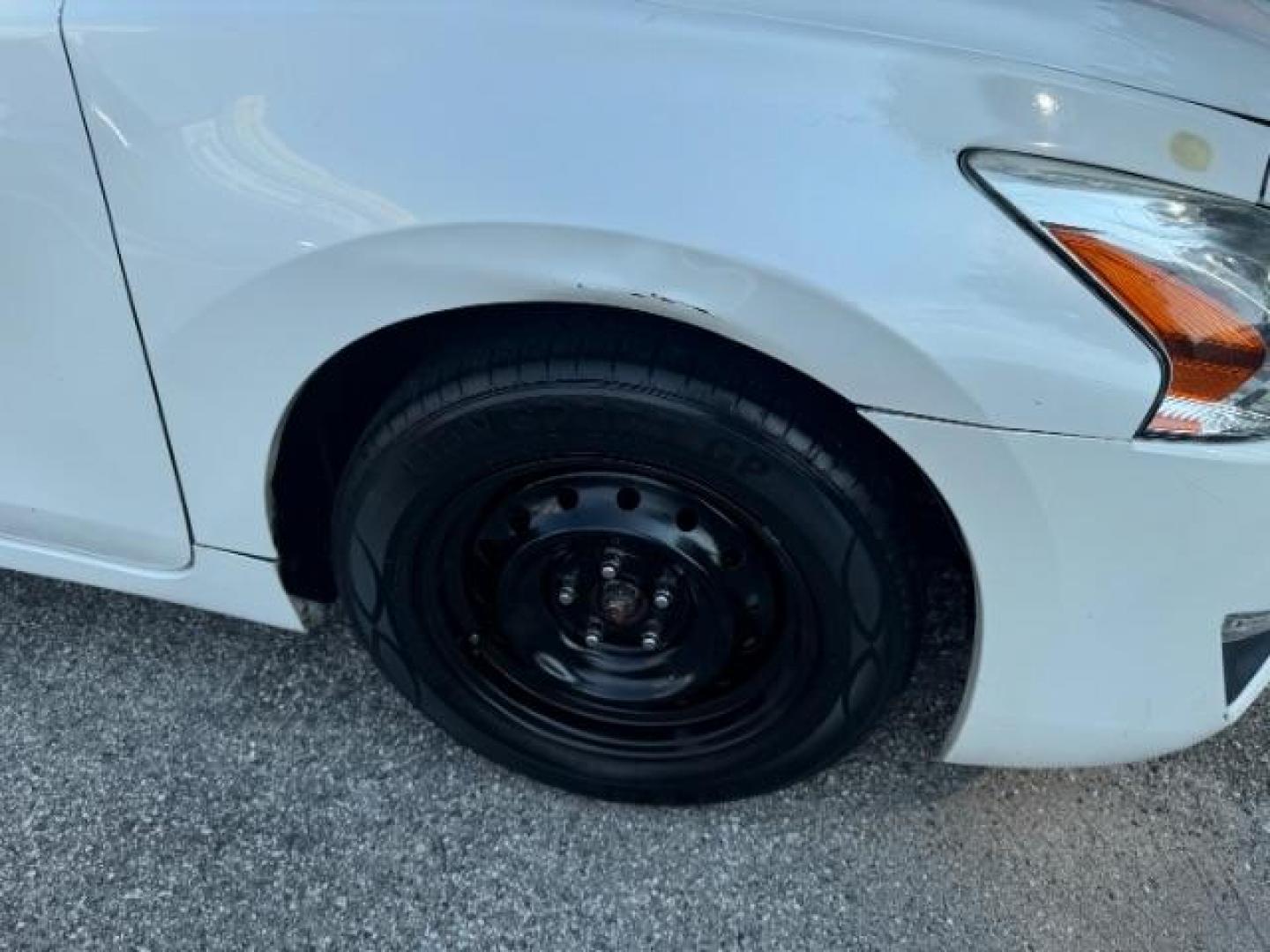 2013 WHITE Nissan Altima 2.5 (1N4AL3AP6DC) with an 2.5L L4 DOHC 16V engine, 6-Speed Manual transmission, located at 1806 Veterans Memorial Hwy SW, Austell, GA, 30168, (770) 944-9558, 33.817959, -84.606987 - Photo#19