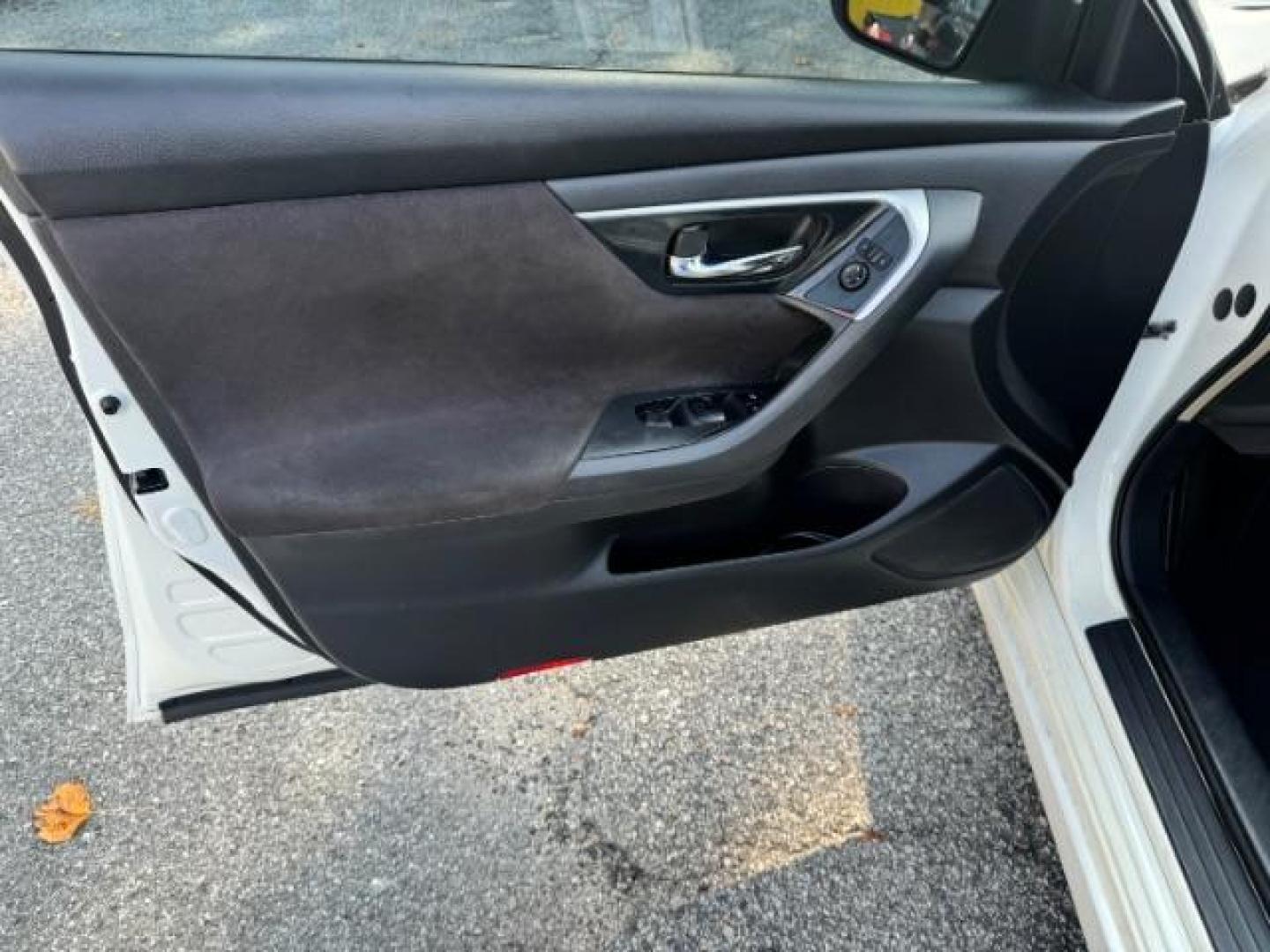 2013 WHITE Nissan Altima 2.5 (1N4AL3AP6DC) with an 2.5L L4 DOHC 16V engine, 6-Speed Manual transmission, located at 1806 Veterans Memorial Hwy SW, Austell, GA, 30168, (770) 944-9558, 33.817959, -84.606987 - Photo#7