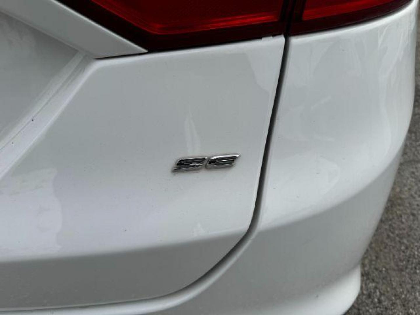 2016 White Ford Fusion SE (3FA6P0H72GR) with an 2.5L L4 DOHC 16V engine, 6-Speed Automatic transmission, located at 1806 Veterans Memorial Hwy SW, Austell, GA, 30168, (770) 944-9558, 33.817959, -84.606987 - Photo#14