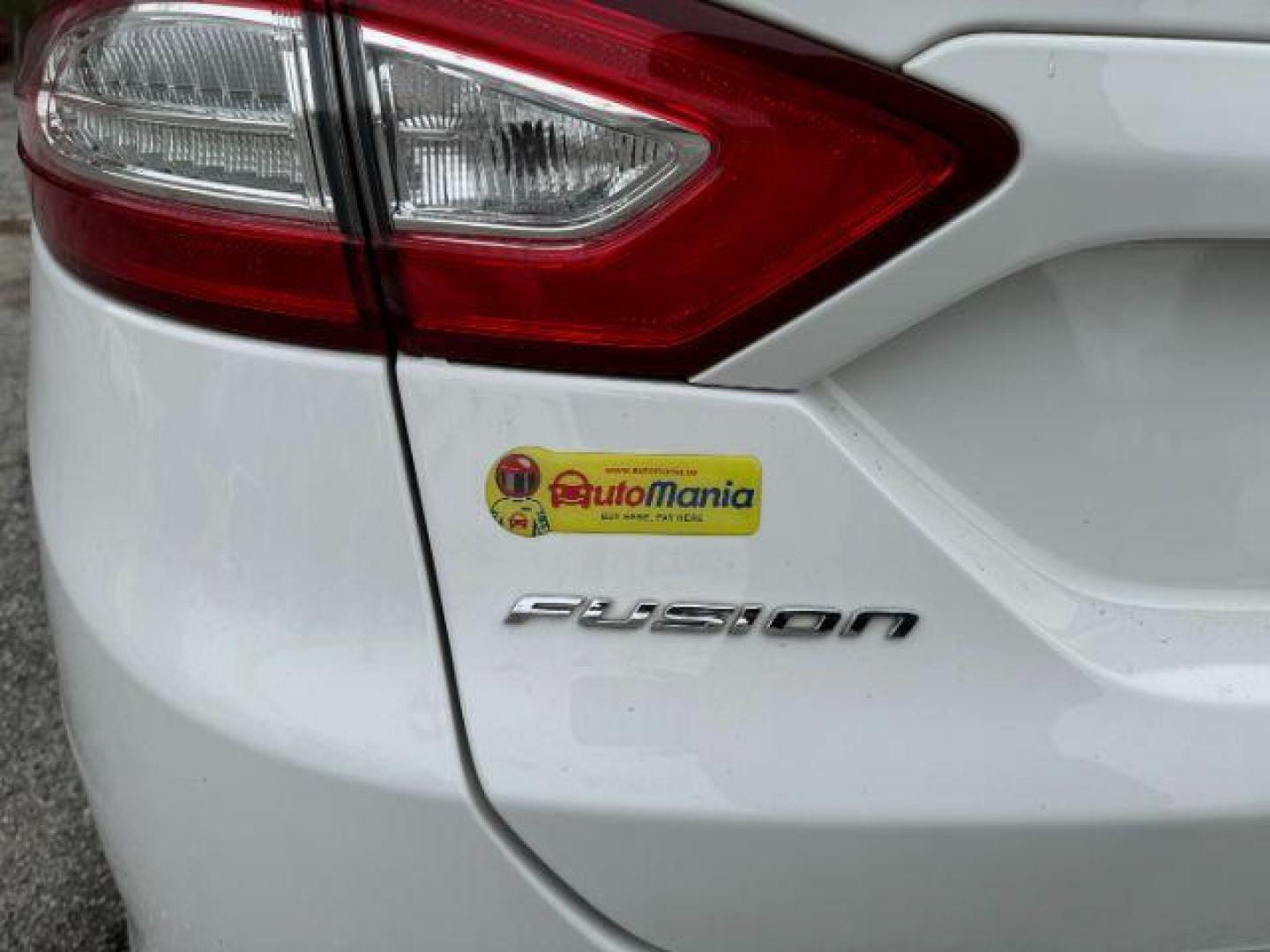 2016 White Ford Fusion SE (3FA6P0H72GR) with an 2.5L L4 DOHC 16V engine, 6-Speed Automatic transmission, located at 1806 Veterans Memorial Hwy SW, Austell, GA, 30168, (770) 944-9558, 33.817959, -84.606987 - Photo#15