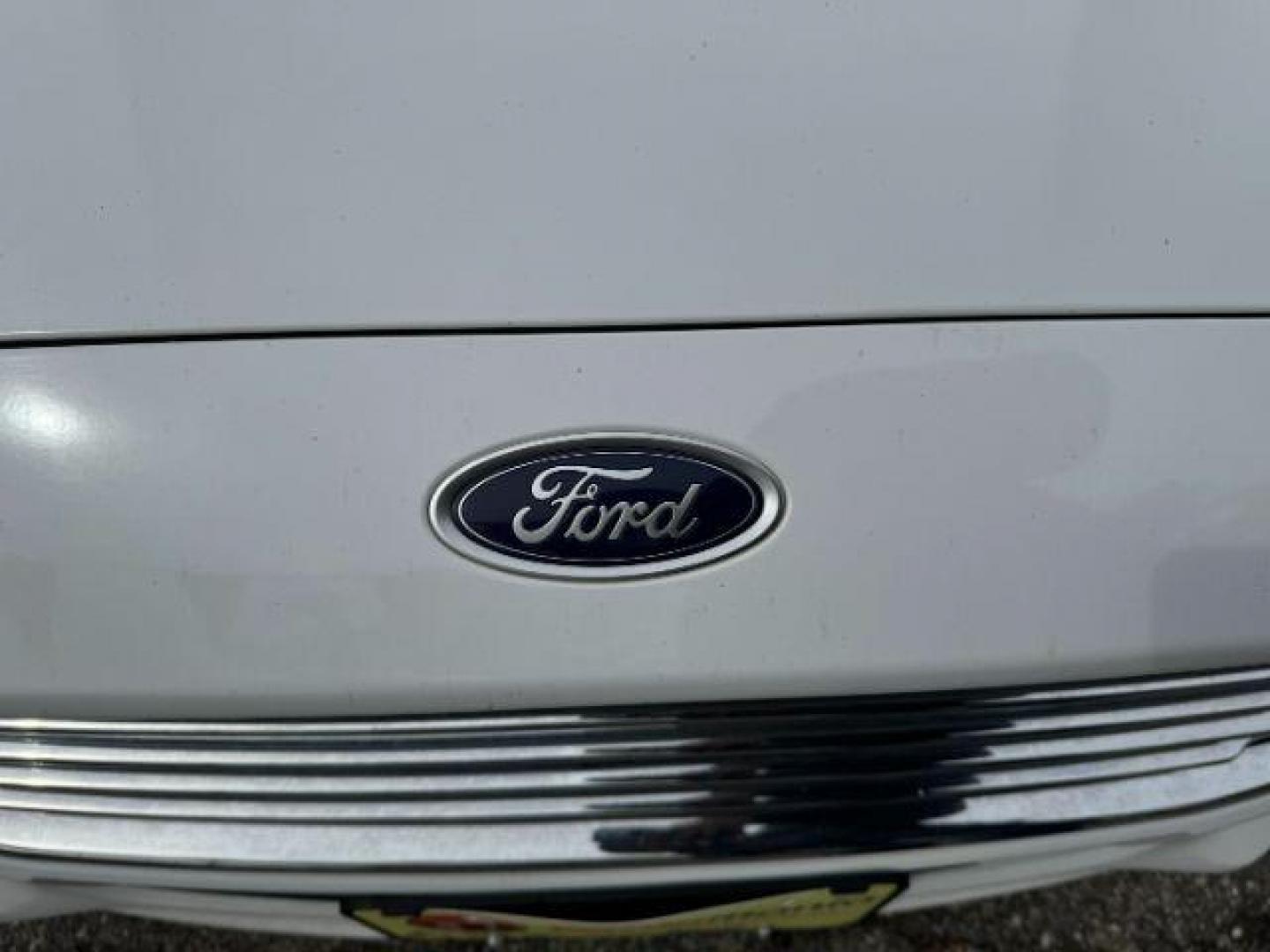 2016 White Ford Fusion SE (3FA6P0H72GR) with an 2.5L L4 DOHC 16V engine, 6-Speed Automatic transmission, located at 1806 Veterans Memorial Hwy SW, Austell, GA, 30168, (770) 944-9558, 33.817959, -84.606987 - Photo#16