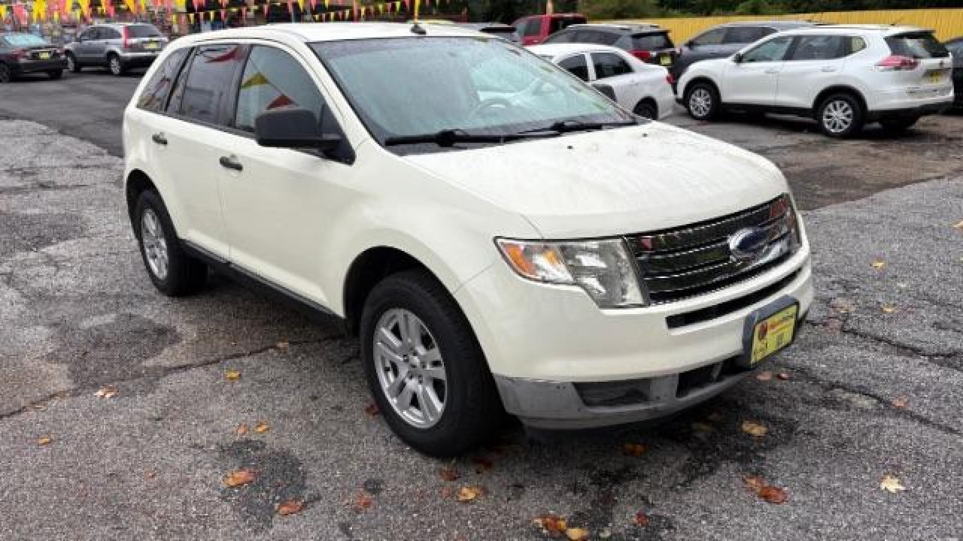 2008 Beige Ford Edge SE FWD (2FMDK36C98B) with an 3.5L V6 DOHC 24V engine, 6-Speed Automatic transmission, located at 1806 Veterans Memorial Hwy SW, Austell, GA, 30168, (770) 944-9558, 33.817959, -84.606987 - Photo#2