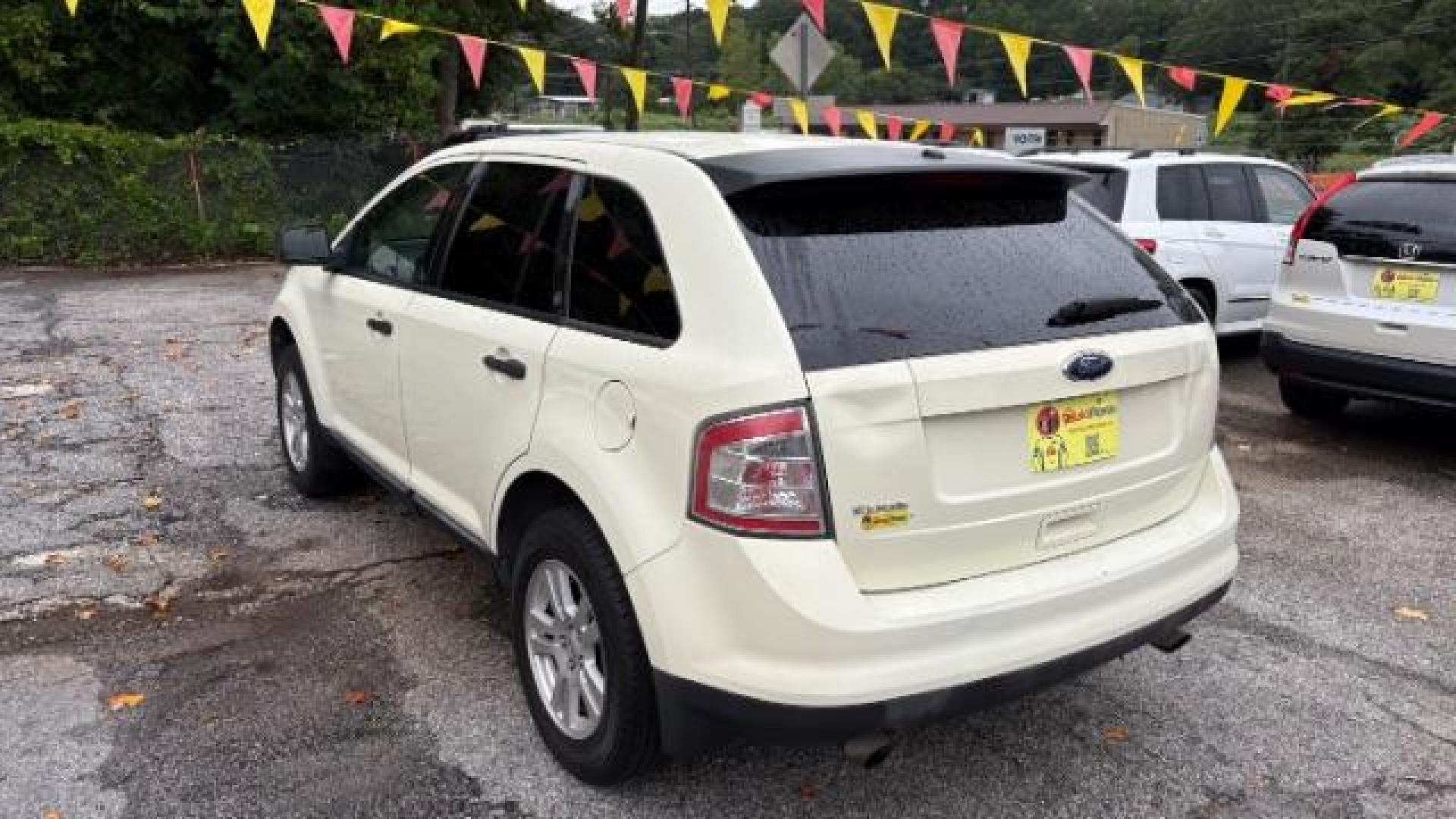 2008 Beige Ford Edge SE FWD (2FMDK36C98B) with an 3.5L V6 DOHC 24V engine, 6-Speed Automatic transmission, located at 1806 Veterans Memorial Hwy SW, Austell, GA, 30168, (770) 944-9558, 33.817959, -84.606987 - Photo#5