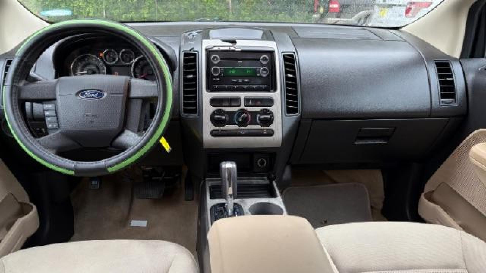 2008 Beige Ford Edge SE FWD (2FMDK36C98B) with an 3.5L V6 DOHC 24V engine, 6-Speed Automatic transmission, located at 1806 Veterans Memorial Hwy SW, Austell, GA, 30168, (770) 944-9558, 33.817959, -84.606987 - Photo#8