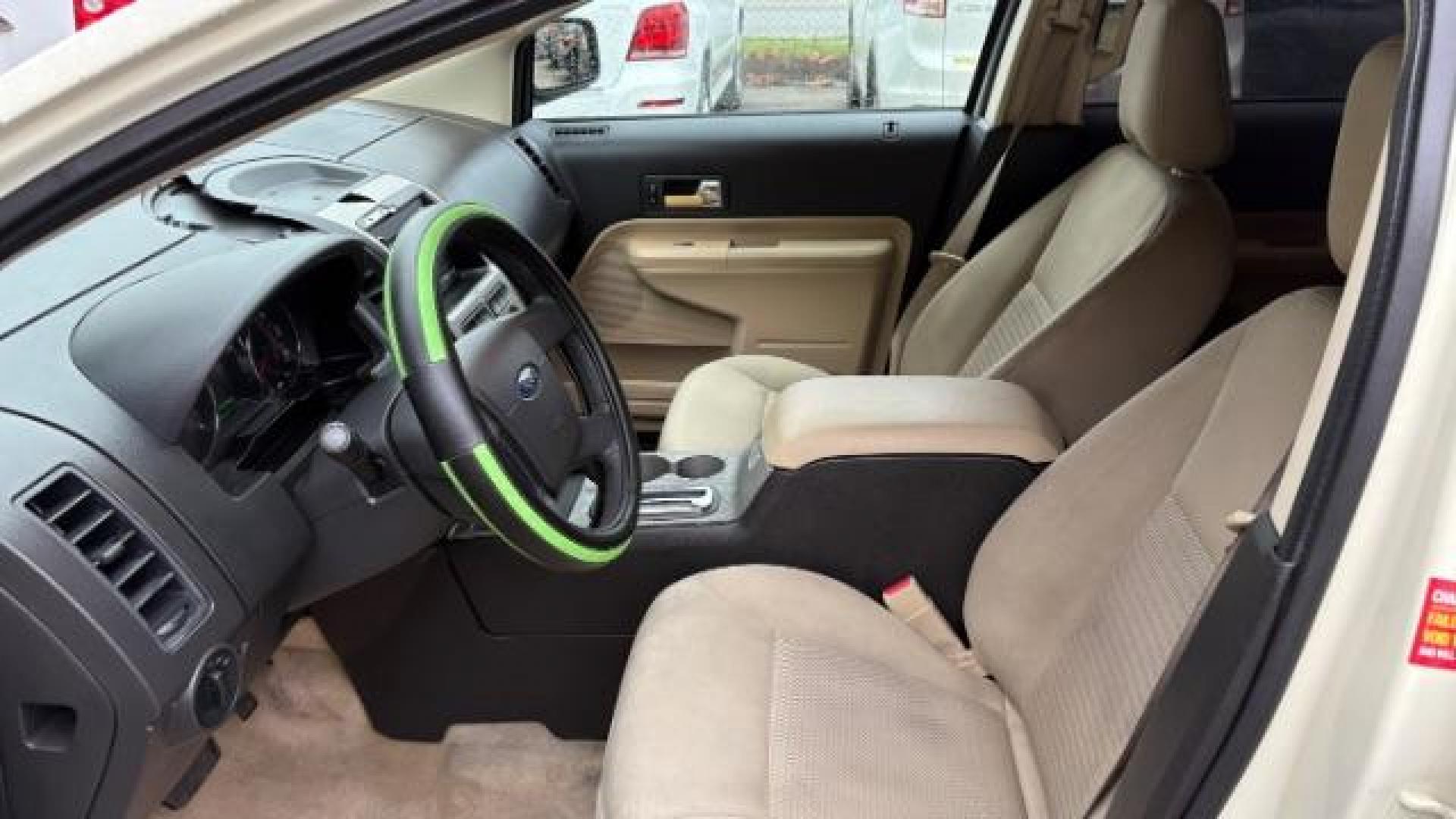 2008 Beige Ford Edge SE FWD (2FMDK36C98B) with an 3.5L V6 DOHC 24V engine, 6-Speed Automatic transmission, located at 1806 Veterans Memorial Hwy SW, Austell, GA, 30168, (770) 944-9558, 33.817959, -84.606987 - Photo#9