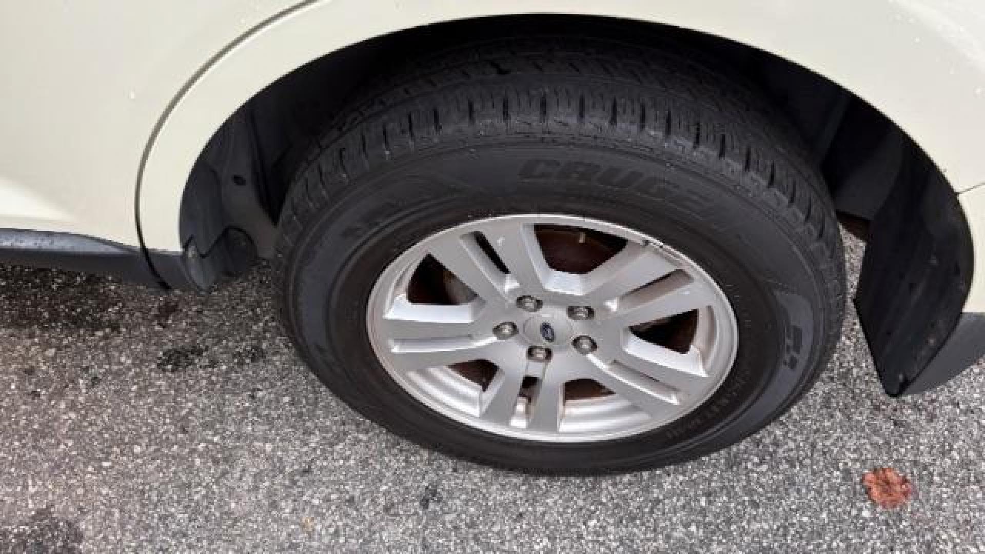 2008 Beige Ford Edge SE FWD (2FMDK36C98B) with an 3.5L V6 DOHC 24V engine, 6-Speed Automatic transmission, located at 1806 Veterans Memorial Hwy SW, Austell, GA, 30168, (770) 944-9558, 33.817959, -84.606987 - Photo#14