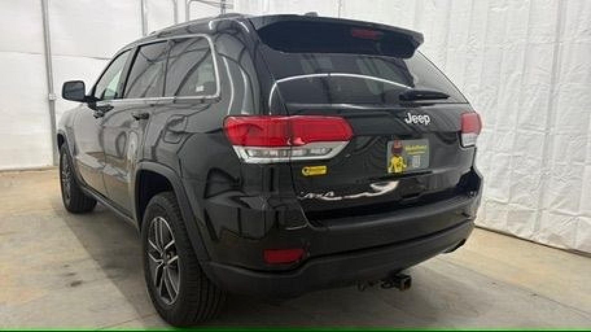 2014 Gray Jeep Cherokee Latitude FWD (1C4PJLCB4EW) with an 2.4L L4 DOHC 16V engine, 9-Speed Automatic transmission, located at 1806 Veterans Memorial Hwy SW, Austell, GA, 30168, (770) 944-9558, 33.817959, -84.606987- Photo#3