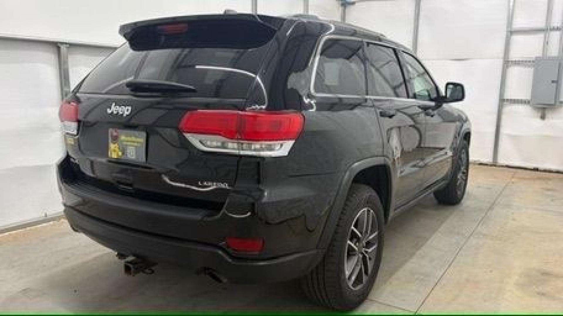 2014 Gray Jeep Cherokee Latitude FWD (1C4PJLCB4EW) with an 2.4L L4 DOHC 16V engine, 9-Speed Automatic transmission, located at 1806 Veterans Memorial Hwy SW, Austell, GA, 30168, (770) 944-9558, 33.817959, -84.606987- Photo#5