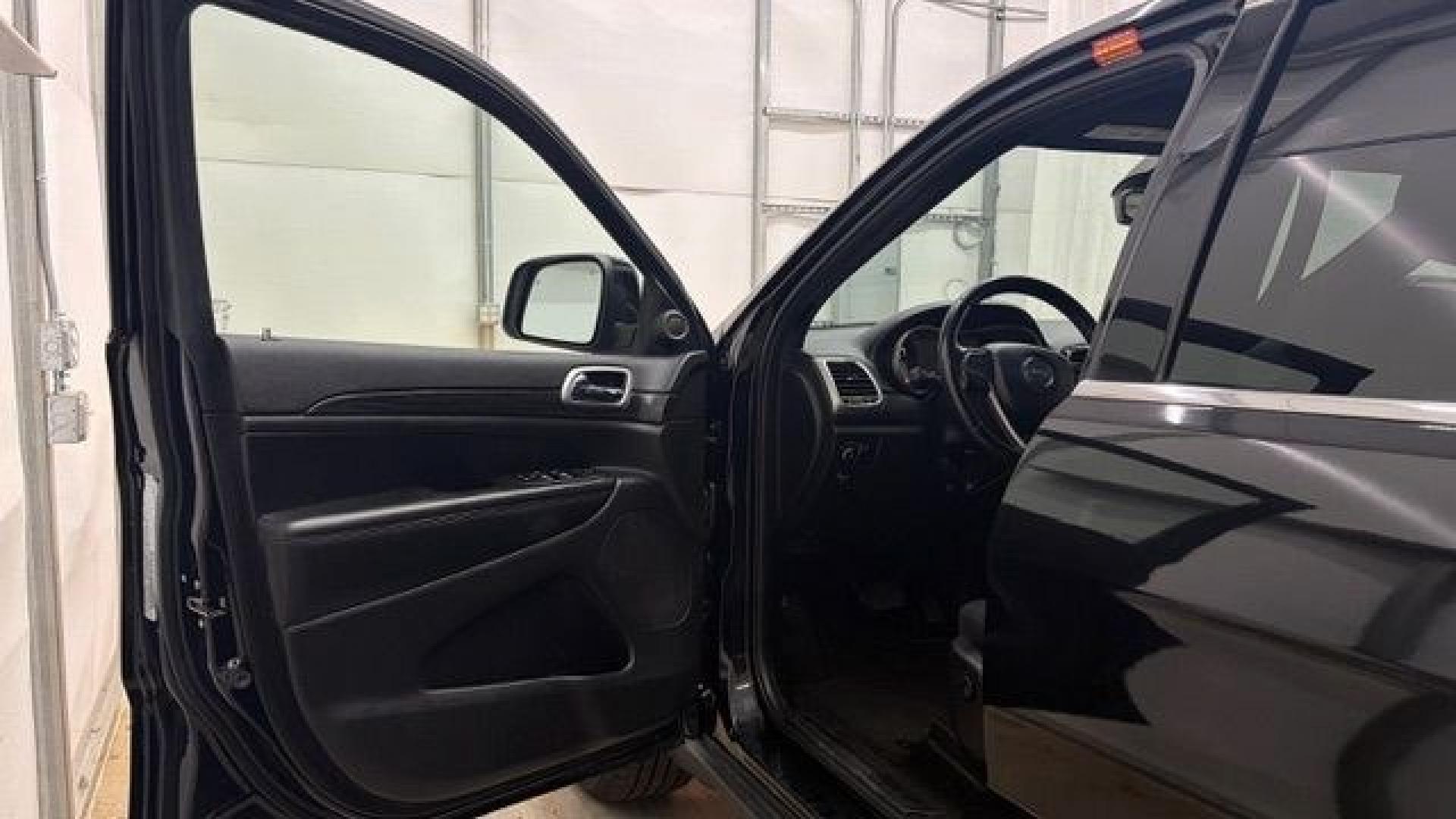 2014 Gray Jeep Cherokee Latitude FWD (1C4PJLCB4EW) with an 2.4L L4 DOHC 16V engine, 9-Speed Automatic transmission, located at 1806 Veterans Memorial Hwy SW, Austell, GA, 30168, (770) 944-9558, 33.817959, -84.606987- Photo#10