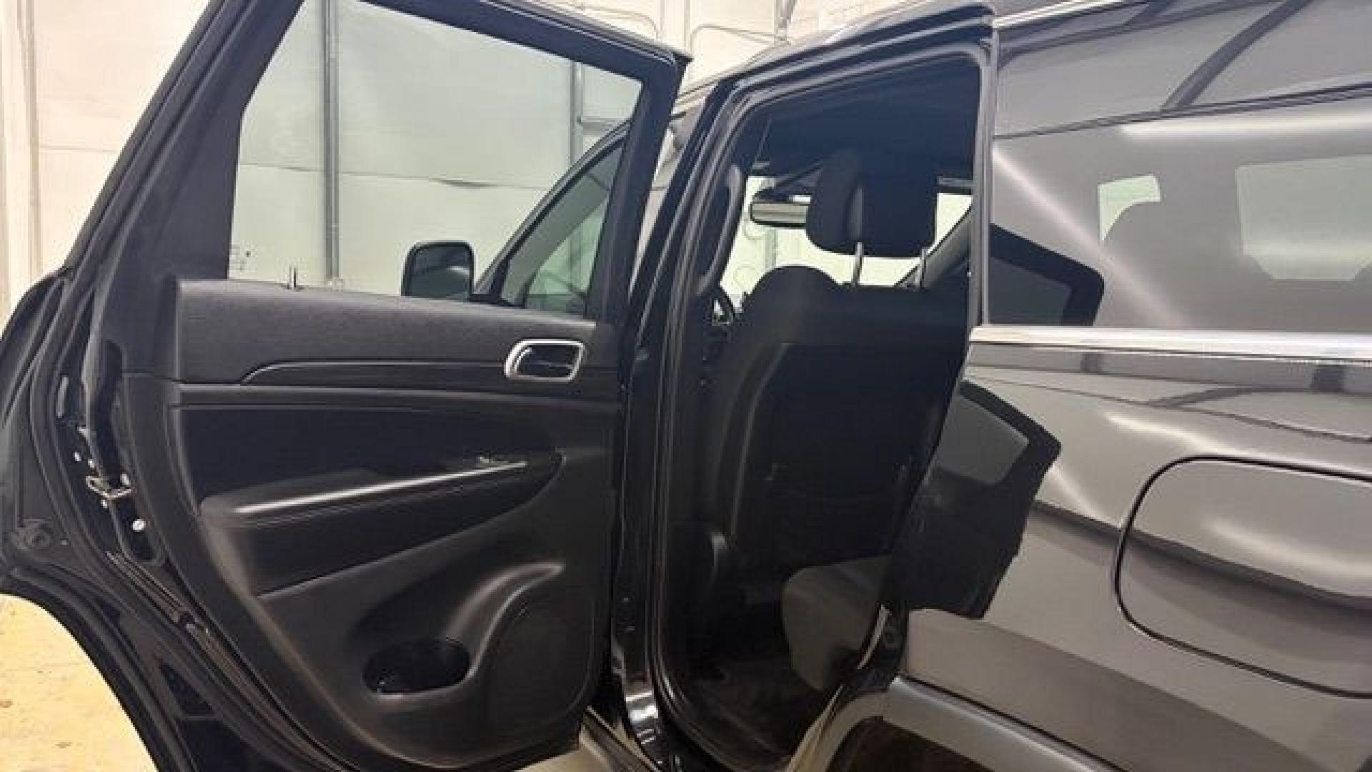 2014 Gray Jeep Cherokee Latitude FWD (1C4PJLCB4EW) with an 2.4L L4 DOHC 16V engine, 9-Speed Automatic transmission, located at 1806 Veterans Memorial Hwy SW, Austell, GA, 30168, (770) 944-9558, 33.817959, -84.606987- Photo#13