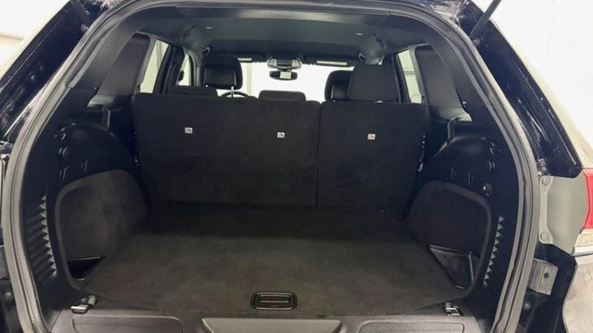 2014 Gray Jeep Cherokee Latitude FWD (1C4PJLCB4EW) with an 2.4L L4 DOHC 16V engine, 9-Speed Automatic transmission, located at 1806 Veterans Memorial Hwy SW, Austell, GA, 30168, (770) 944-9558, 33.817959, -84.606987- Photo#16