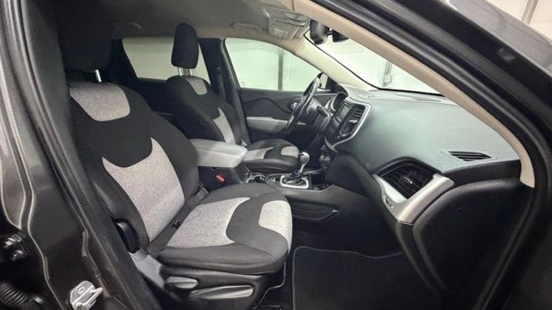2014 Gray Jeep Cherokee Latitude FWD (1C4PJLCB4EW) with an 2.4L L4 DOHC 16V engine, 9-Speed Automatic transmission, located at 1806 Veterans Memorial Hwy SW, Austell, GA, 30168, (770) 944-9558, 33.817959, -84.606987- Photo#26