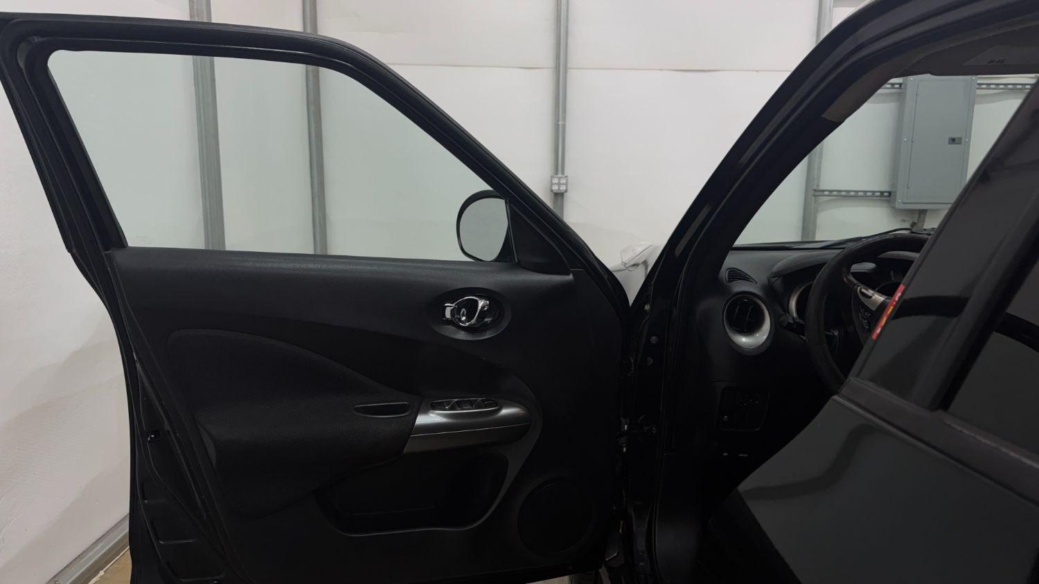 2014 Nissan Juke S FWD (JN8AF5MR5ET) with an 1.6L L4 DOHC 16V TURBO engine, Continuously Variable Transmission transmission, located at 1806 Veterans Memorial Hwy SW, Austell, GA, 30168, (770) 944-9558, 33.817959, -84.606987 - Photo#9