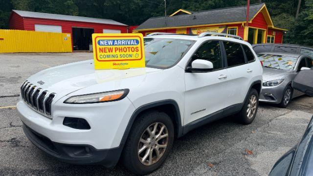 2015 White Jeep Cherokee Latitude 4WD (1C4PJMCS4FW) with an 3.2L V6 DOHC 24V engine, 9-Speed Automatic transmission, located at 1806 Veterans Memorial Hwy SW, Austell, GA, 30168, (770) 944-9558, 33.817959, -84.606987 - Photo#0