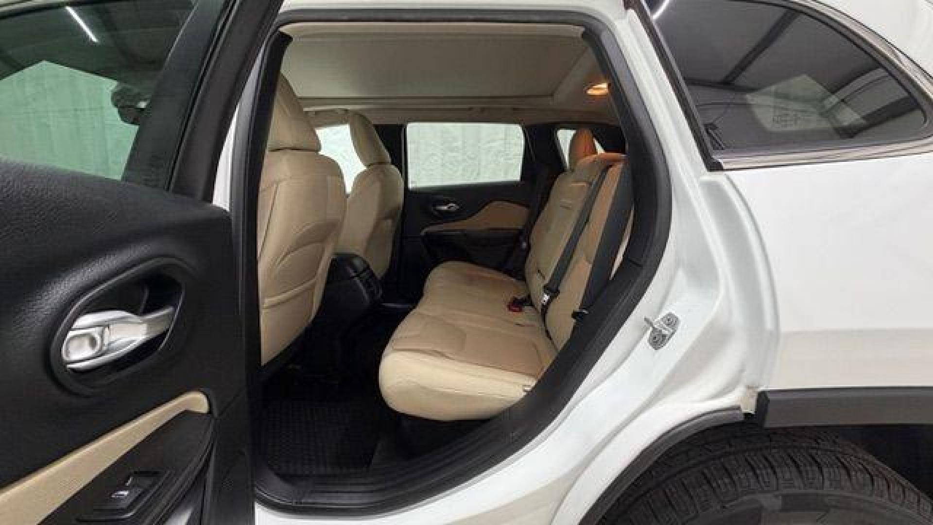 2015 White Jeep Cherokee Latitude 4WD (1C4PJMCS4FW) with an 3.2L V6 DOHC 24V engine, 9-Speed Automatic transmission, located at 1806 Veterans Memorial Hwy SW, Austell, GA, 30168, (770) 944-9558, 33.817959, -84.606987 - Photo#14