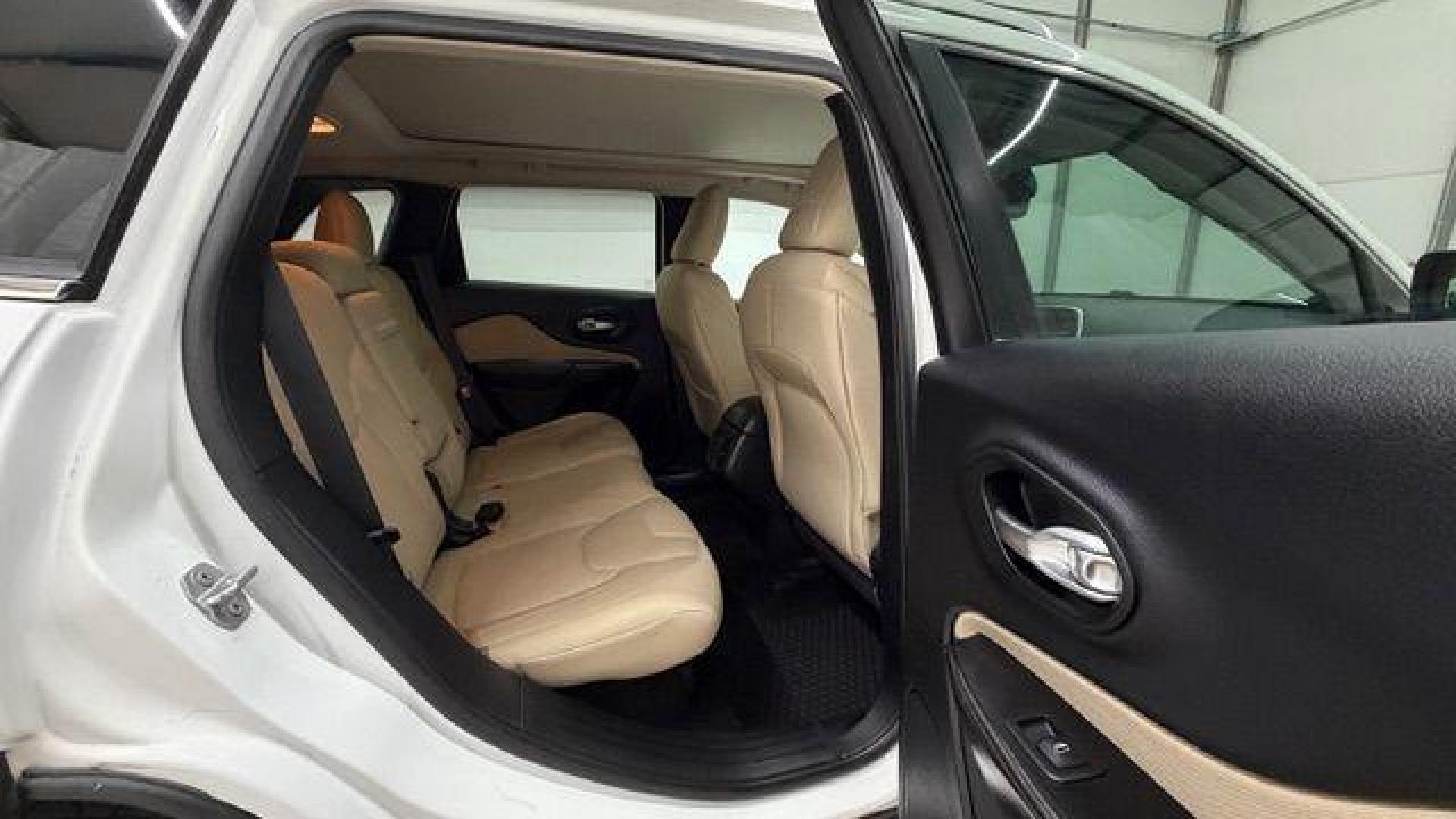 2015 White Jeep Cherokee Latitude 4WD (1C4PJMCS4FW) with an 3.2L V6 DOHC 24V engine, 9-Speed Automatic transmission, located at 1806 Veterans Memorial Hwy SW, Austell, GA, 30168, (770) 944-9558, 33.817959, -84.606987 - Photo#17