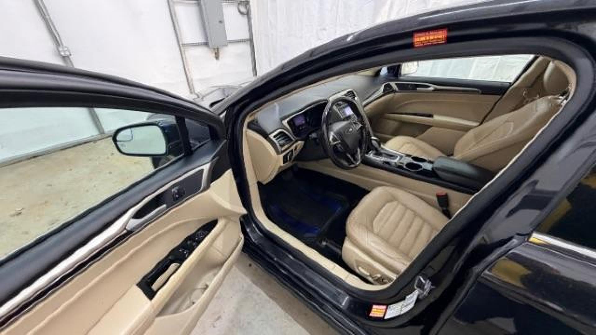 2013 Black Ford Fusion SE (3FA6P0HR9DR) with an 1.6L L4 DOHC 16V engine, located at 1806 Veterans Memorial Hwy SW, Austell, GA, 30168, (770) 944-9558, 33.817959, -84.606987 - Photo#11