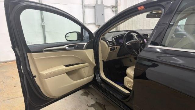 2013 Black Ford Fusion SE (3FA6P0HR9DR) with an 1.6L L4 DOHC 16V engine, located at 1806 Veterans Memorial Hwy SW, Austell, GA, 30168, (770) 944-9558, 33.817959, -84.606987 - Photo#8