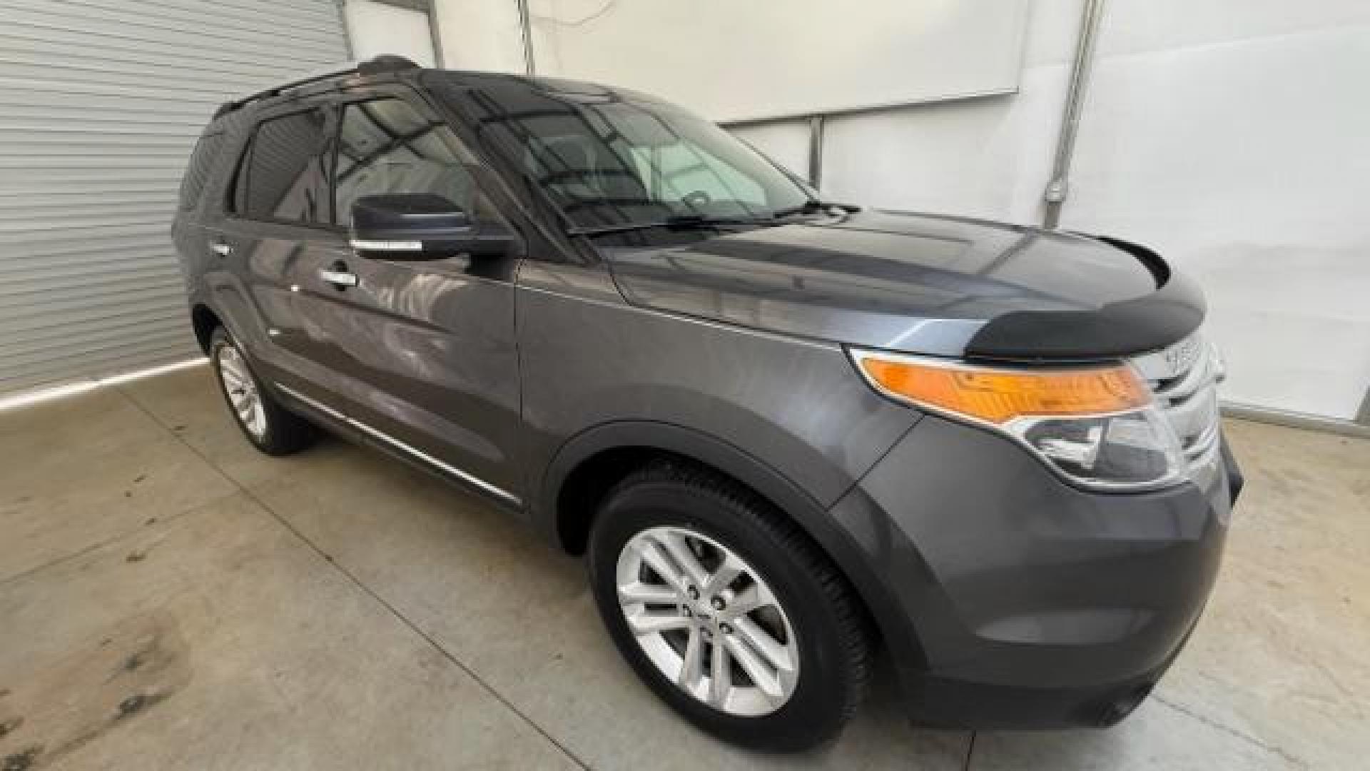 2015 Gray Ford Explorer XLT FWD (1FM5K7D81FG) with an 3.5L V6 DOHC 24V engine, 6-Speed Automatic transmission, located at 1806 Veterans Memorial Hwy SW, Austell, GA, 30168, (770) 944-9558, 33.817959, -84.606987 - Photo#2