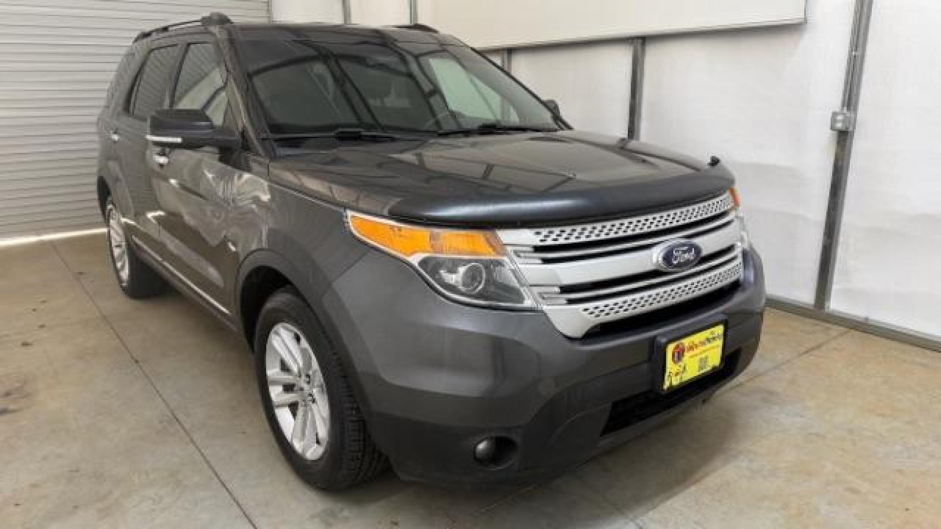 2015 Gray Ford Explorer XLT FWD (1FM5K7D81FG) with an 3.5L V6 DOHC 24V engine, 6-Speed Automatic transmission, located at 1806 Veterans Memorial Hwy SW, Austell, GA, 30168, (770) 944-9558, 33.817959, -84.606987 - Photo#3
