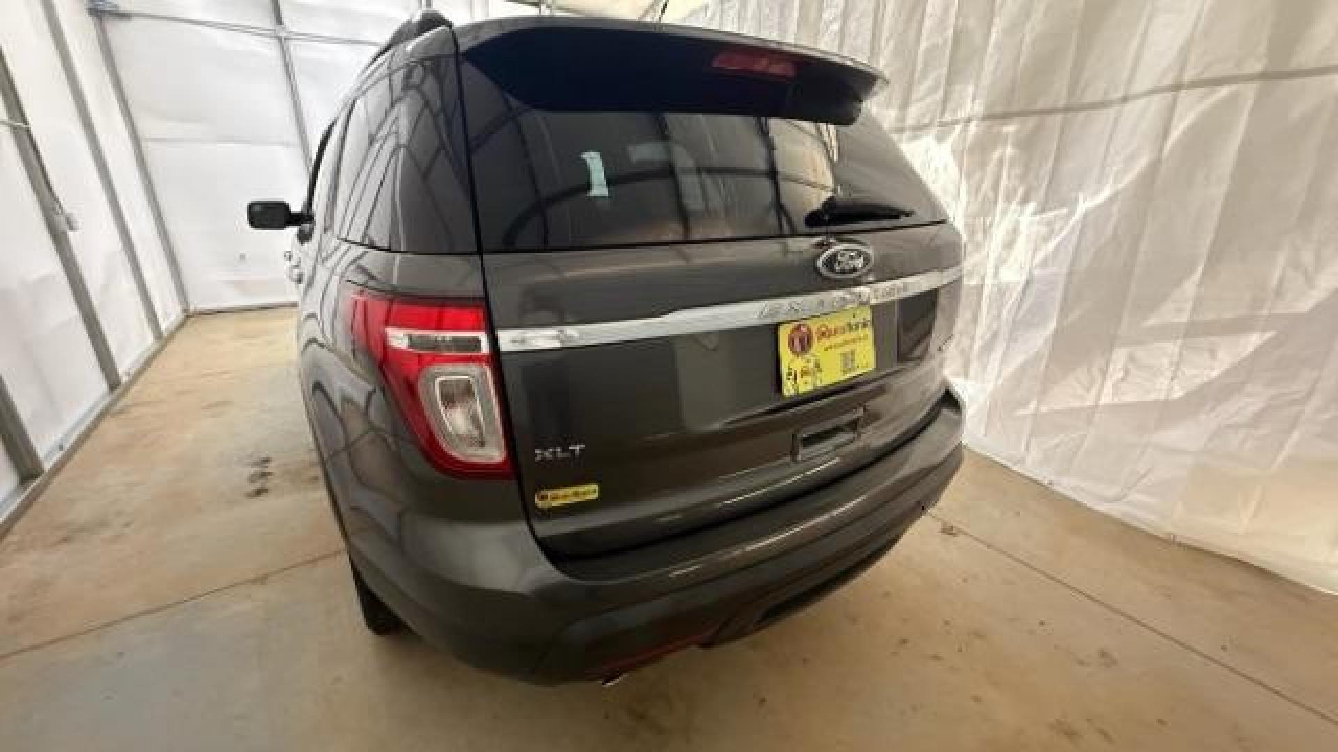 2015 Gray Ford Explorer XLT FWD (1FM5K7D81FG) with an 3.5L V6 DOHC 24V engine, 6-Speed Automatic transmission, located at 1806 Veterans Memorial Hwy SW, Austell, GA, 30168, (770) 944-9558, 33.817959, -84.606987 - Photo#8