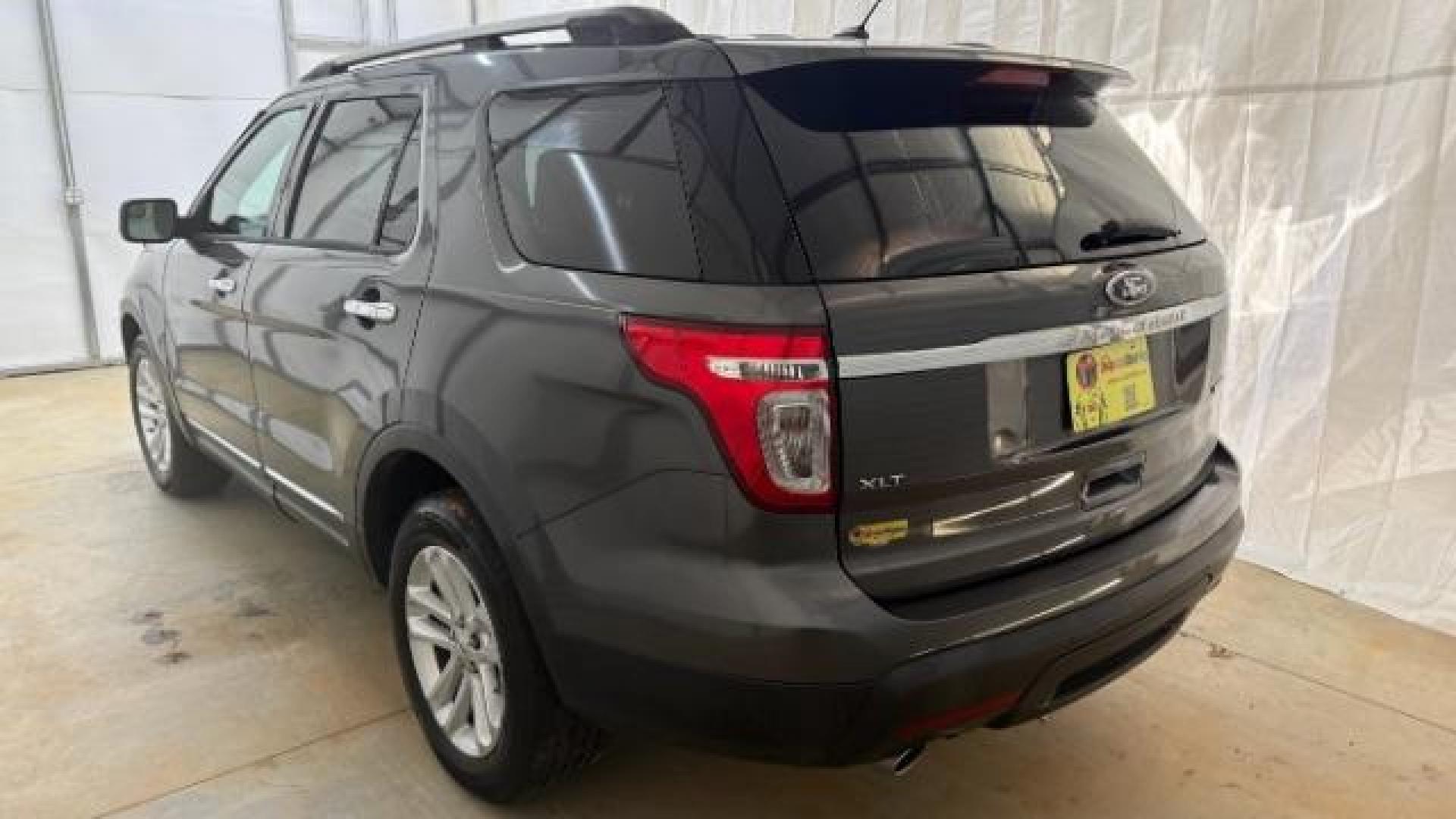 2015 Gray Ford Explorer XLT FWD (1FM5K7D81FG) with an 3.5L V6 DOHC 24V engine, 6-Speed Automatic transmission, located at 1806 Veterans Memorial Hwy SW, Austell, GA, 30168, (770) 944-9558, 33.817959, -84.606987 - Photo#9