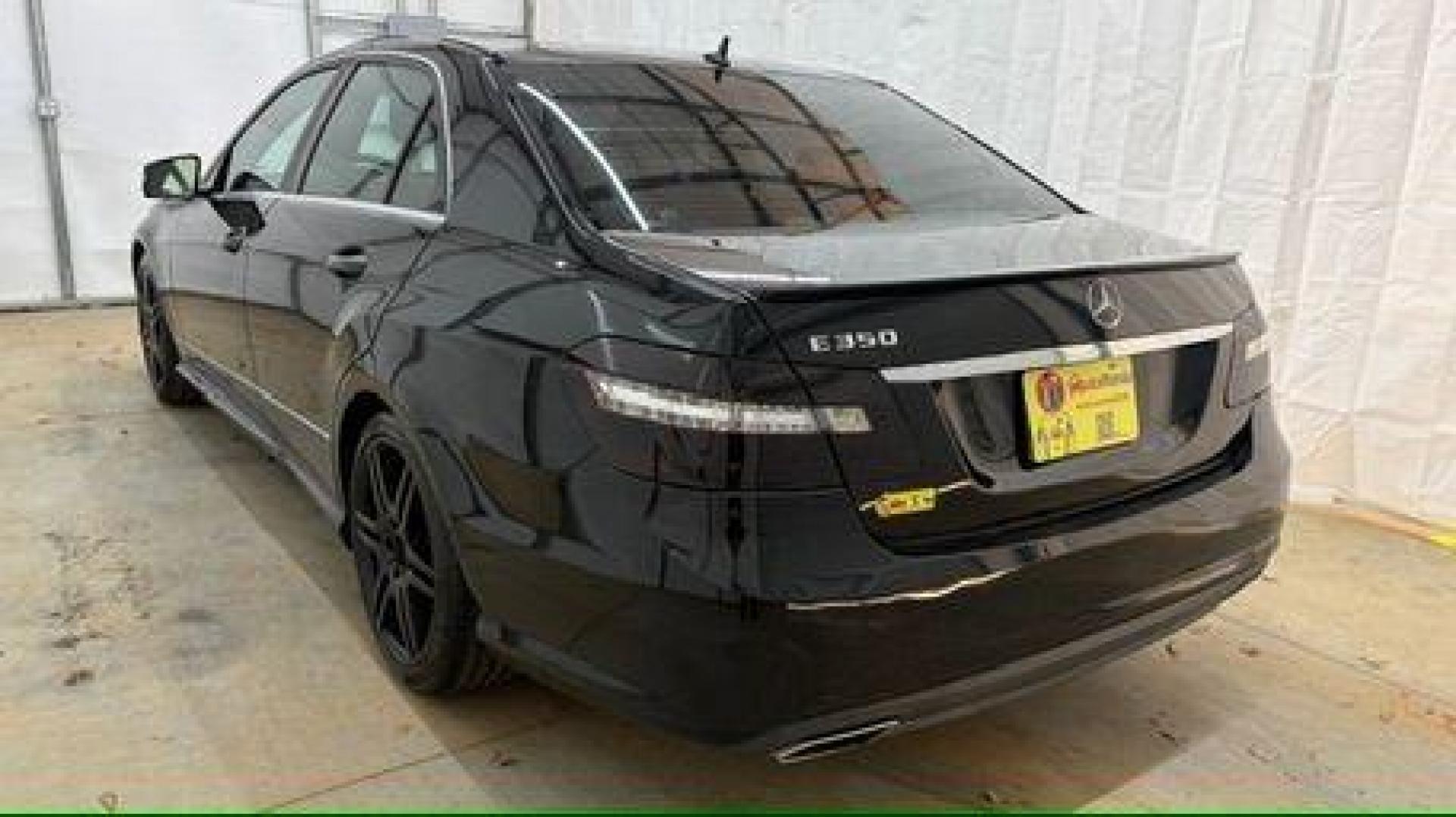 2010 Black Mercedes-Benz E-Class E350 Sedan (WDDHF5GB2AA) with an 3.5L V6 DOHC 24V engine, 7-Speed Automatic transmission, located at 1806 Veterans Memorial Hwy SW, Austell, GA, 30168, (770) 944-9558, 33.817959, -84.606987 - Photo#3