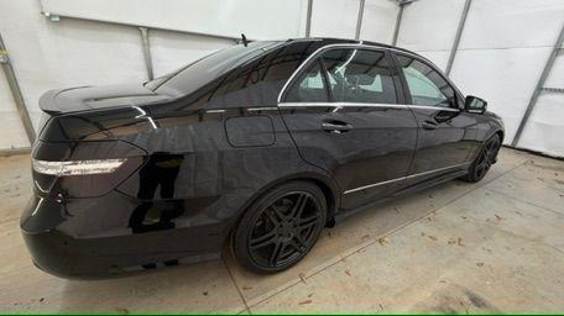 2010 Black Mercedes-Benz E-Class E350 Sedan (WDDHF5GB2AA) with an 3.5L V6 DOHC 24V engine, 7-Speed Automatic transmission, located at 1806 Veterans Memorial Hwy SW, Austell, GA, 30168, (770) 944-9558, 33.817959, -84.606987 - Photo#6