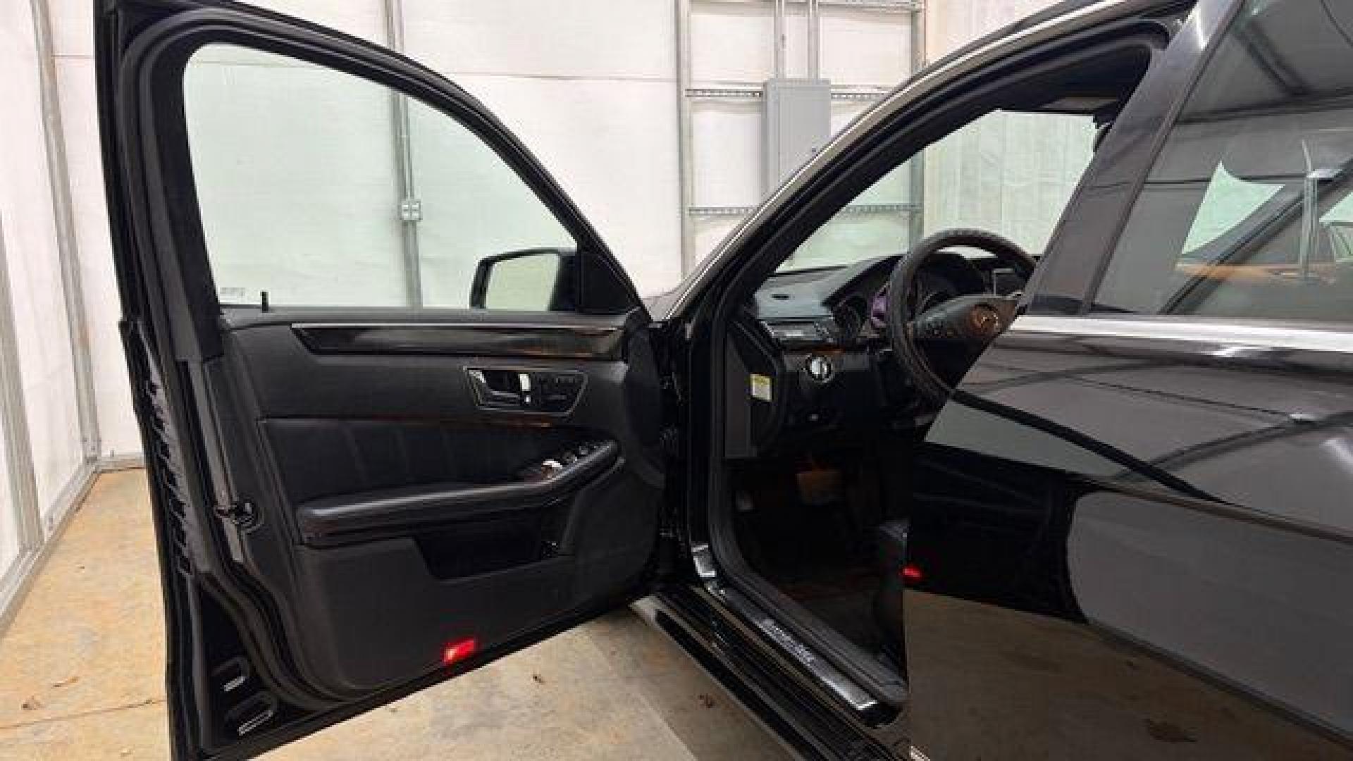 2010 Black Mercedes-Benz E-Class E350 Sedan (WDDHF5GB2AA) with an 3.5L V6 DOHC 24V engine, 7-Speed Automatic transmission, located at 1806 Veterans Memorial Hwy SW, Austell, GA, 30168, (770) 944-9558, 33.817959, -84.606987 - Photo#10