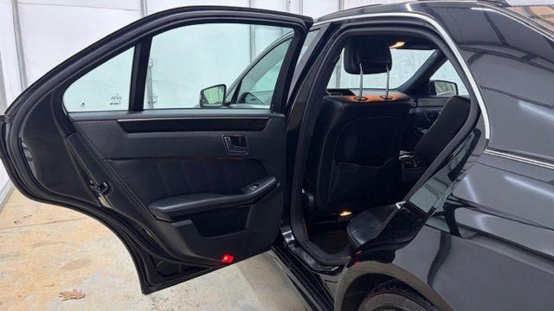 2010 Black Mercedes-Benz E-Class E350 Sedan (WDDHF5GB2AA) with an 3.5L V6 DOHC 24V engine, 7-Speed Automatic transmission, located at 1806 Veterans Memorial Hwy SW, Austell, GA, 30168, (770) 944-9558, 33.817959, -84.606987 - Photo#13